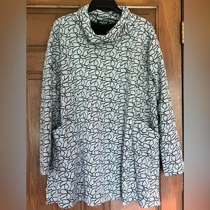 Gray and Black Patterned Top Medium & XXL Brand New. Two front pockets cowl neck